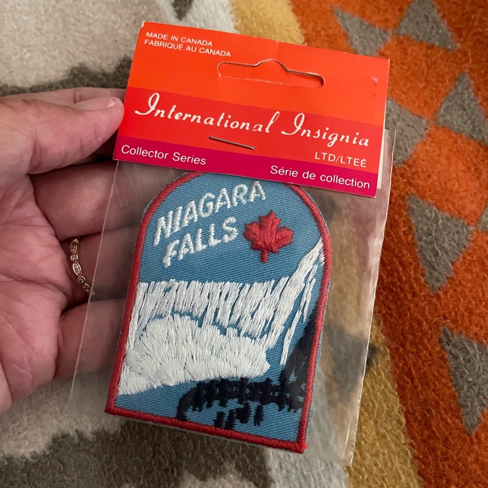 Vintage Embroidered Niagara Falls International Insignia Souvenir Sew-on Patch